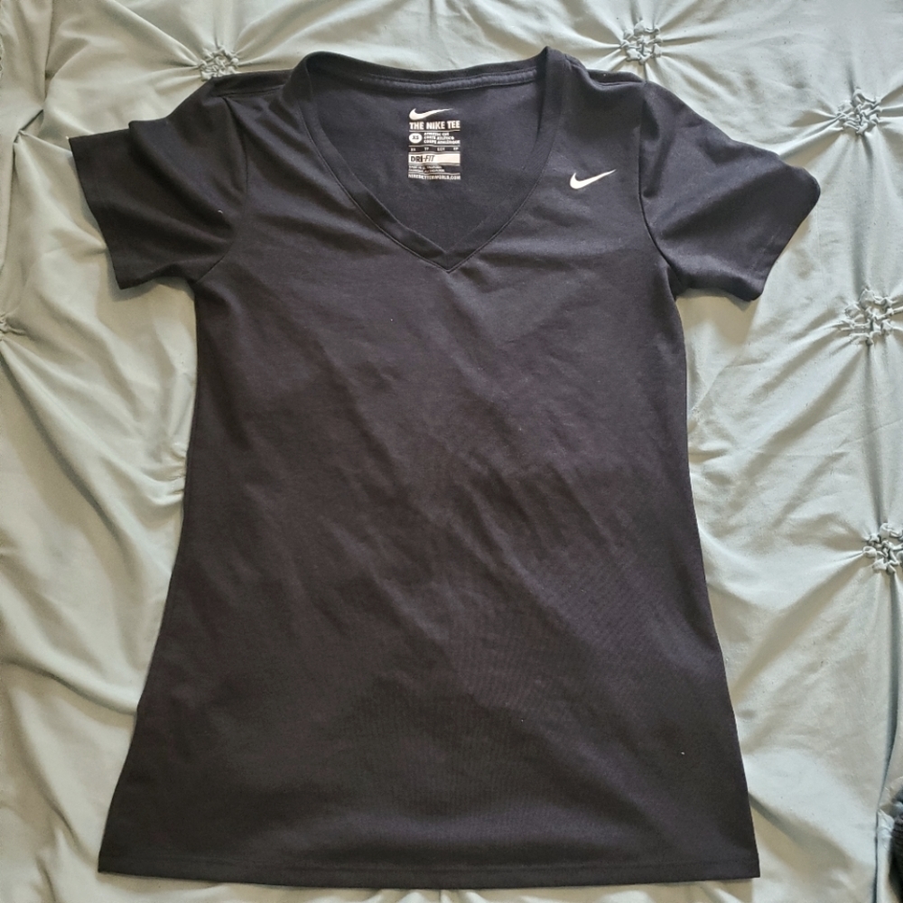 The Nike Tee XS EUC
